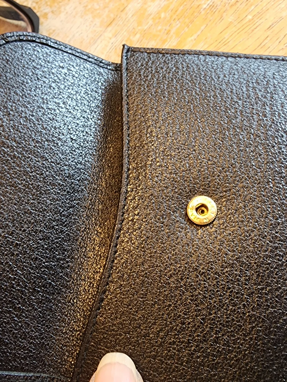 vintage Gucci black textured leather compact bifold wallet